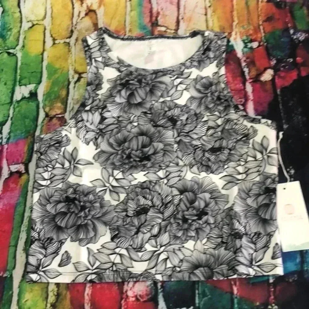 Balance‎ collection size M black and white floral athletic style crop tank top